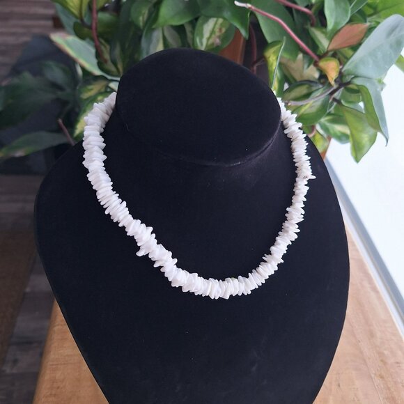 White Shell Chip Necklace Surf Beach Classic Timeless Cali 16 Inch - Picture 2 of 5